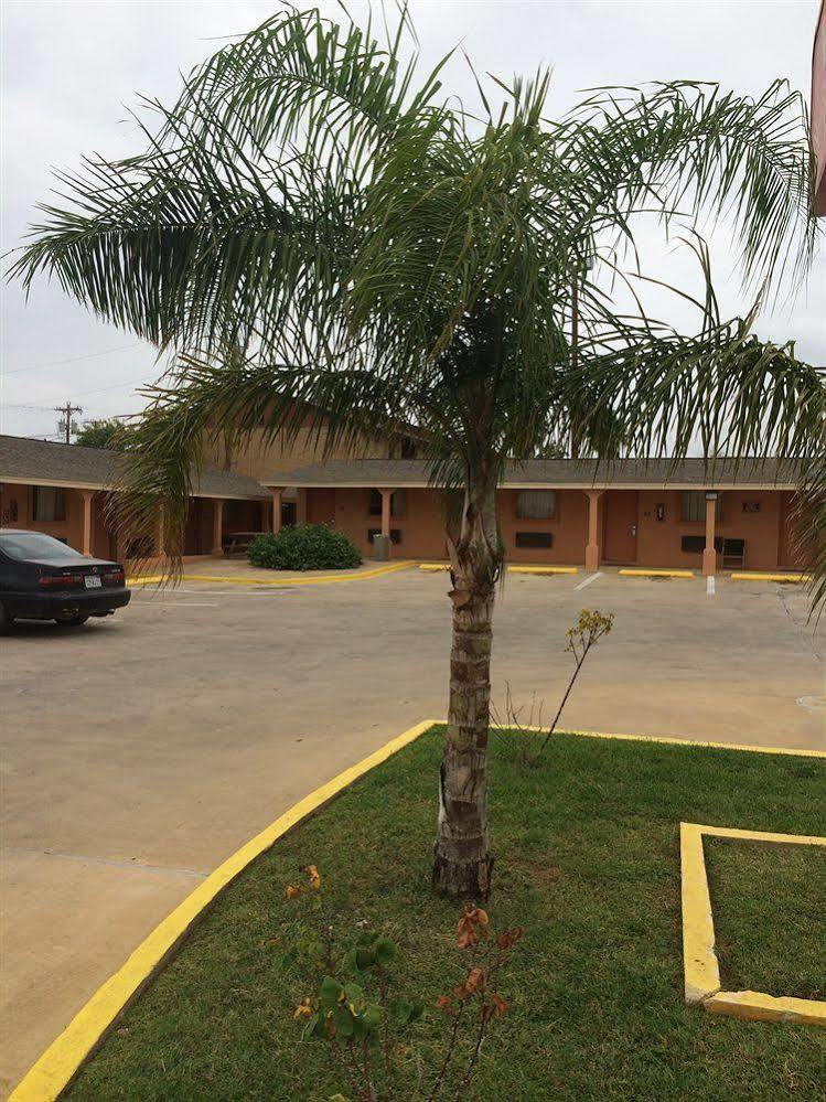 Village Inn Cotulla Exteriör bild
