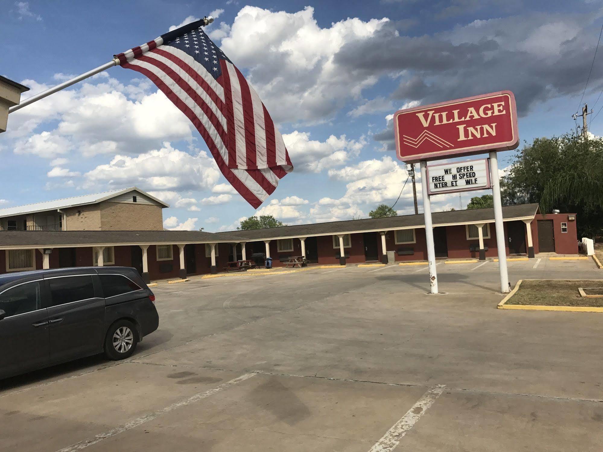 Village Inn Cotulla Exteriör bild