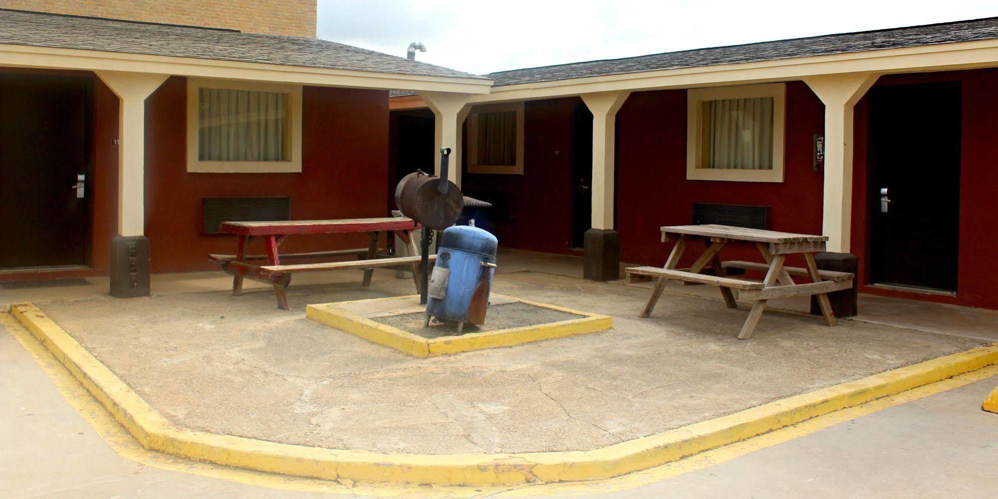 Village Inn Cotulla Exteriör bild